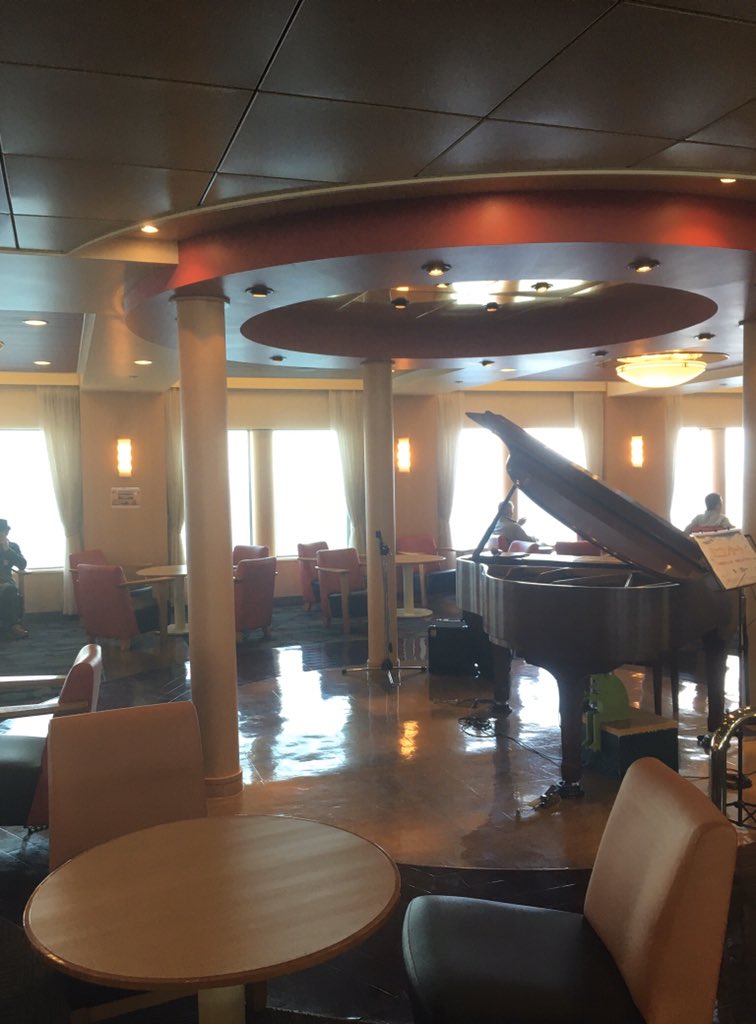 久しぶりにツイッター開いたの！
お船4日目＾＾
ロイズのチョコレートは1日で2列食べてしまって、良くないなーと思いつつやはり食べてしまいますね△
明日は下船したらお昼過ぎに配信しようかと思っています！！