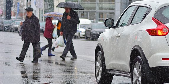 #Pedestrian safety is a serious concern in BC, which is why ICBC is launching a pedestrian safety campaign to urge pedestrians and drivers to stay safe as the #weather changes and daylight hours decrease. #KnowYourPartBC Learn more ow.ly/AQDp50wO8Cn