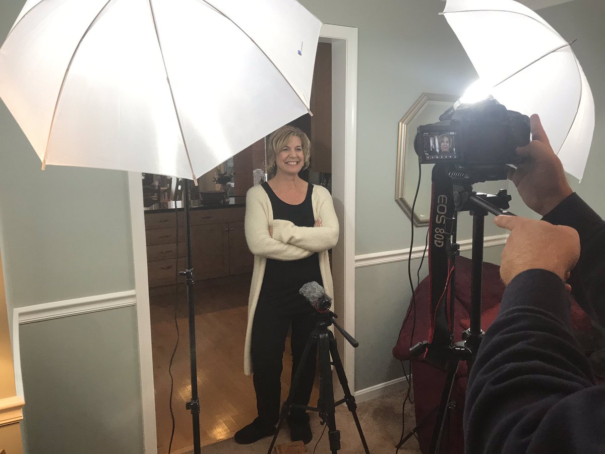 SuzanneFoxVA's tweet photo. Had my close up with Mr. DeMille today — shot a bunch of brand new video ads. Look for them across social media next week! #suzanneforsenate #foxinfocus #winningforwomen #changevirginia 🦊 https://t.co/UqFegUJA0d