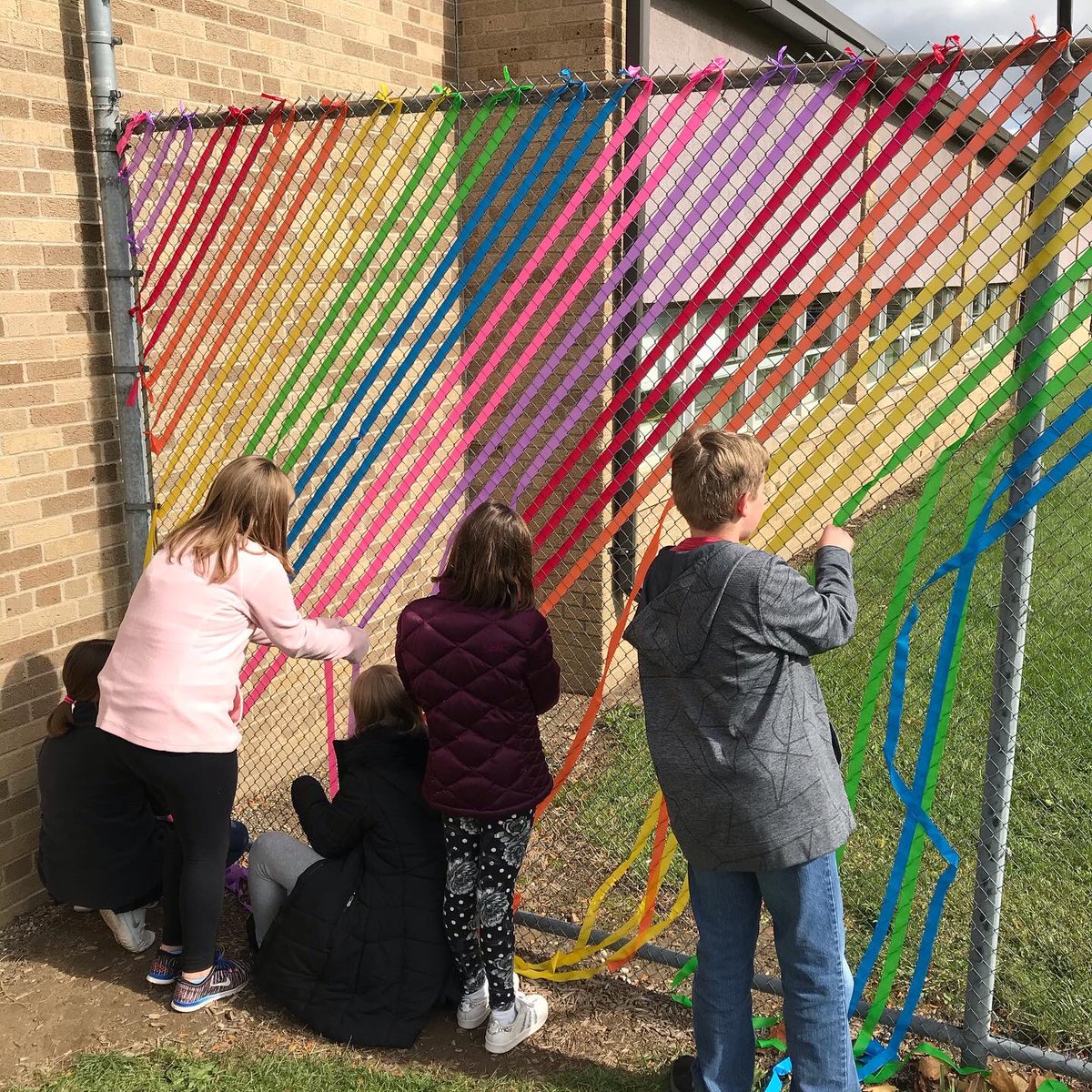 AndersonMcGrath's tweet photo. Some of the helpers working on our community art project to beautify the McGrath courtyard fence 🌈 @gbcsbobcats #lessbarbedwire #morerainbows https://t.co/O45yJn6y7e
