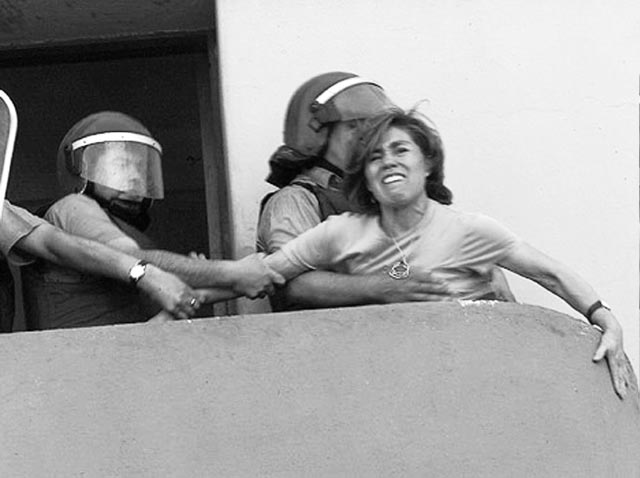 joeheimg's tweet photo. Cuando los políticos no ganaban 10 palos y protestaban junto al pueblo

#evasion #EvacionMasiva #EvacionMasivaALas1800 https://t.co/KfniBMUpby