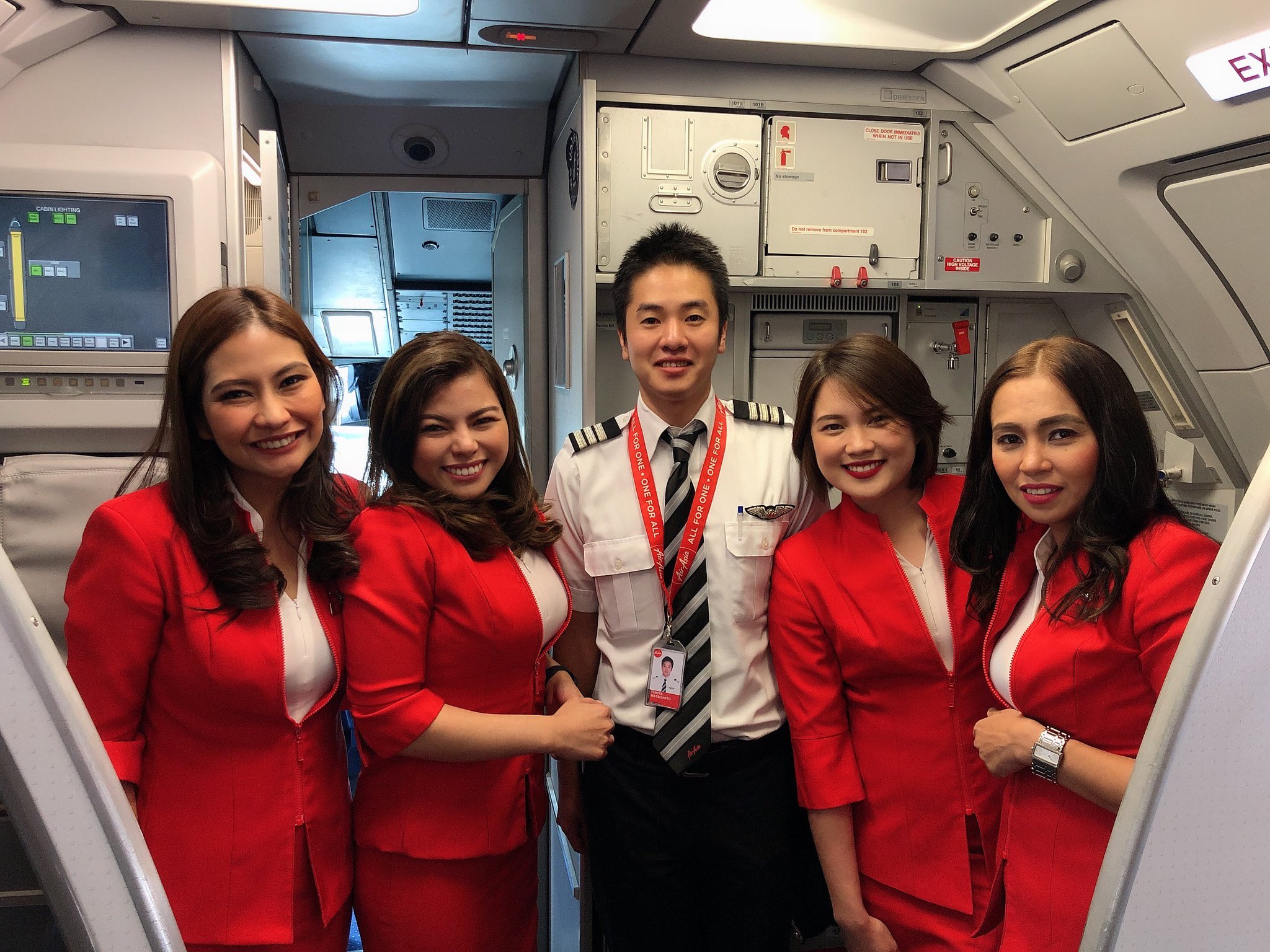 ANA(全日本空輸) - エアアジア airasia 客室乗務員 CA 胸章の