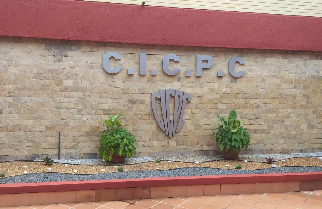 lisandroCICPC's tweet photo. Seguimos comprometidos con el crecimiento profesional del talento humano y expansión de sedes del CICPC; dando cumplimiento a la Segunda Fase del Plan de Refundación de esta Institución. https://t.co/60r3gLvorC