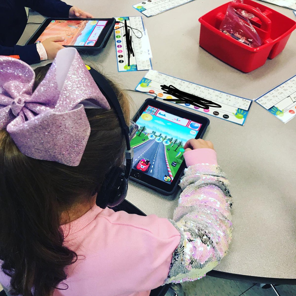 HirschhornDugan's tweet image. Our first time using Smarty Ants was a success! @FJDugan @MTPSNJ @Achieve3000 #ipadlearning #mrshkinderkrew #dugandragons