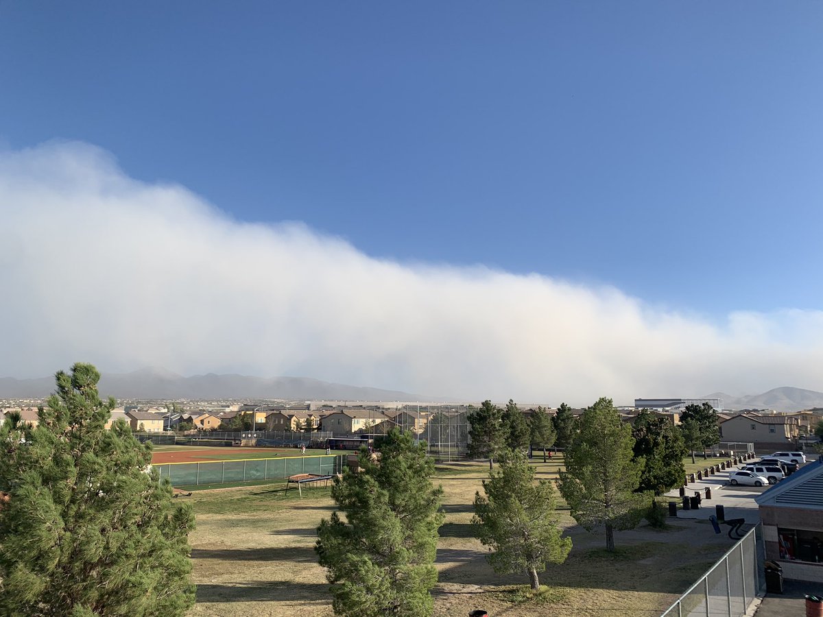 tedpretty's tweet photo. More dust pouring into the Las Vegas Valley. @FOX5Vegas https://t.co/l0dDhCkXjn