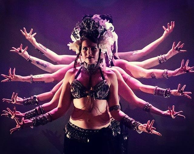 Trad and burlesque? Not words comonly used in the same breath!! But we're teaming up with the amazing @suadelabellydance  to perform at  the @seomraibearu #burlesque musical extravaganza on Sun.  Its going to be a night to remember! 💃 🎉

Photo courte… ift.tt/2VQuh6Z