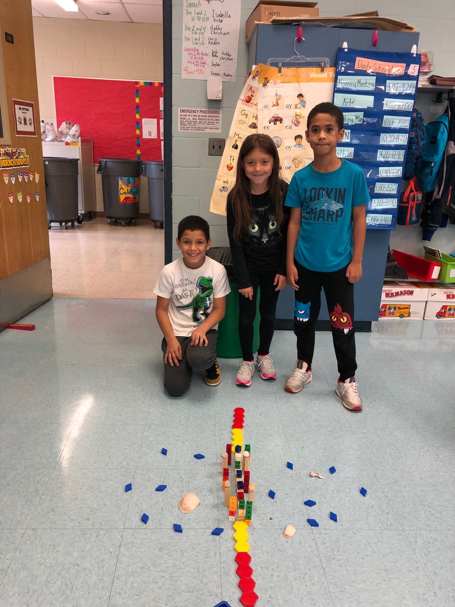 MikeDittman6's tweet photo. Third graders working with loose parts to construct the main idea of a story @AngelaStockman https://t.co/n25RFaTb13