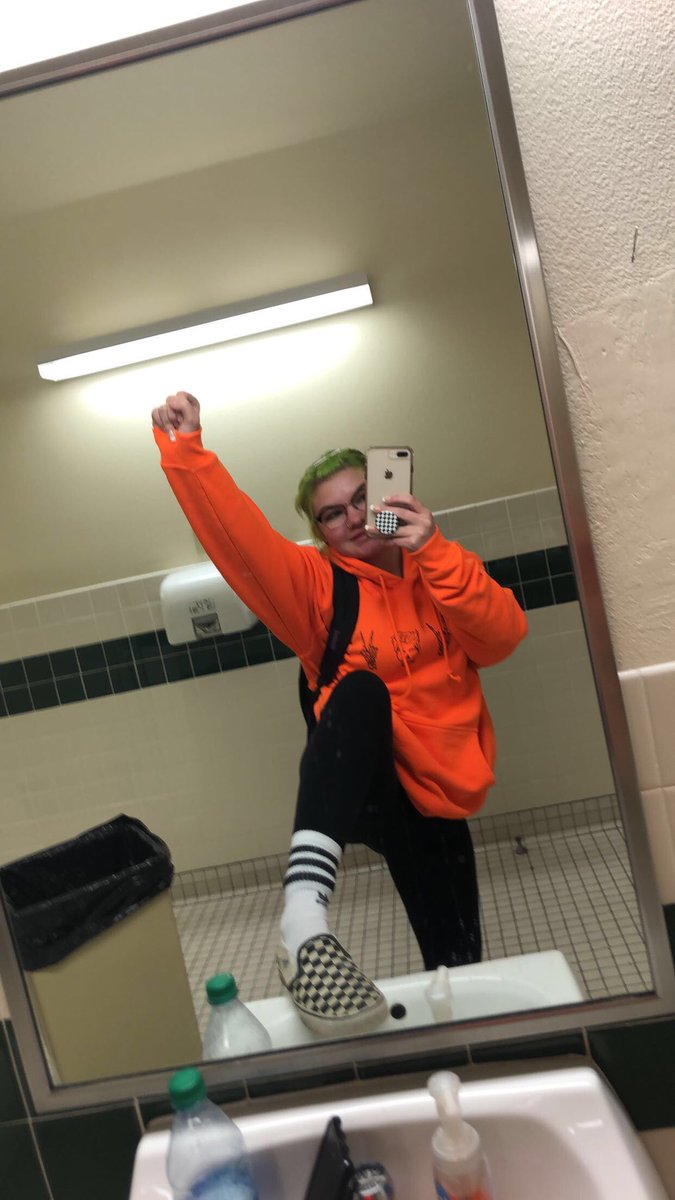 cherry_dolans's tweet photo. look i got my merch 🥺🎃💖 thanks boys i wore it to school and i blended in with the construction workers i love ittt @EthanDolan @GraysonDolan https://t.co/mMQS8m21gB