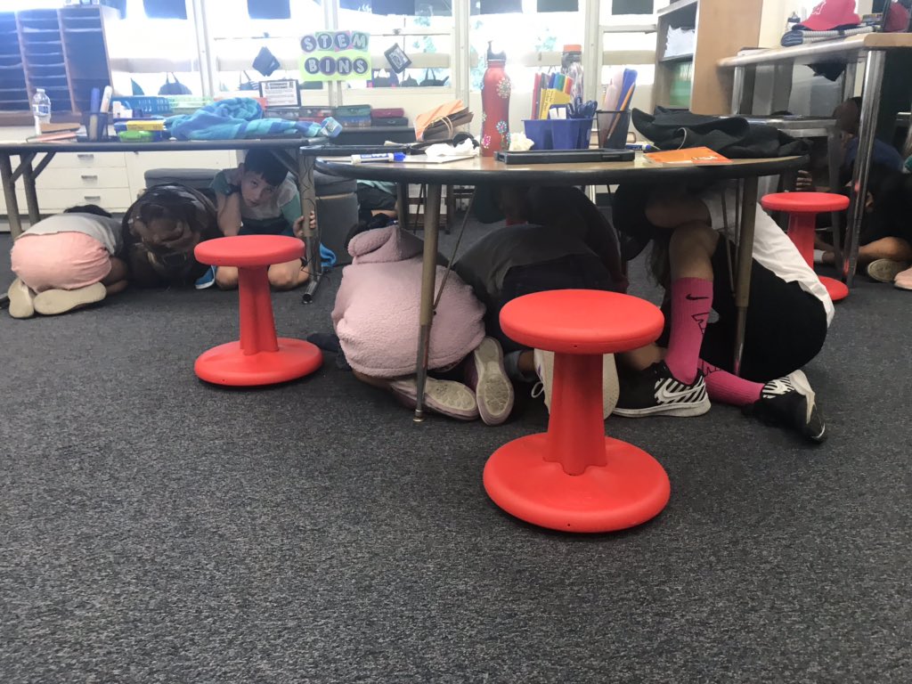 Jenna_Breite's tweet photo. Our class did an awesome job at the #CAGreatShakeOut , even when their teacher had to pretend to be knocked unconscious! #SafetyFirst #PracticeMakesPerfect #FSDLearns #HermosaLeads2019 #LearnMoveAchieve https://t.co/Xwevv1VNv3
