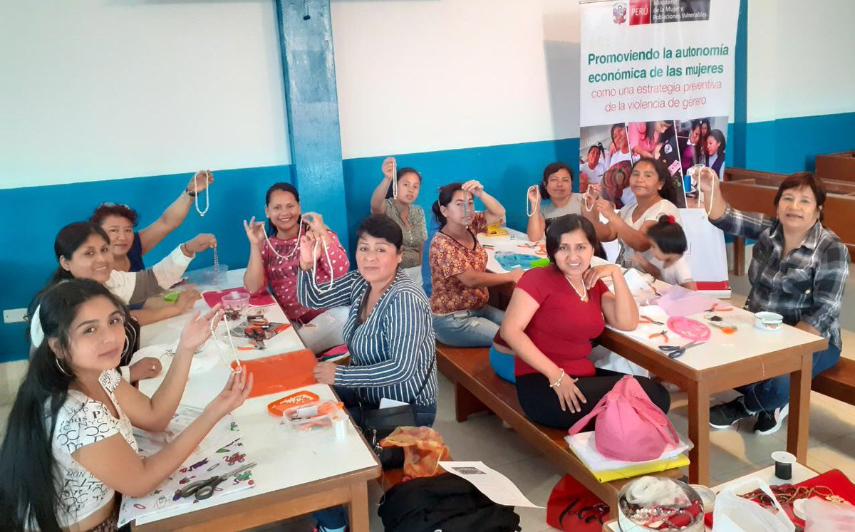MimpPeru's tweet photo. #Lambayeque | ¡Todas merecemos tener una vida libre de violencia!
👩🏻👩 ¡Empoderamos a más mujeres con talleres productivos para lograr su autonomía económica! #PerúSinViolencia https://t.co/jvBqBtDXoh