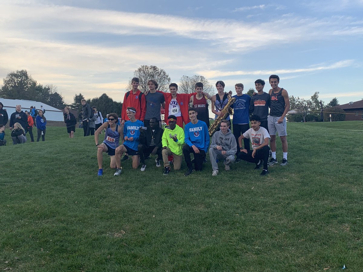 SBLTrack_XC's tweet photo. Congrats to our All Conference runners! @chloeblack09 9th, Sophia Karras 12th, @RodriCar2004 14th, @21shoulty 15th. Way to compete! https://t.co/1UYpRYZ72x