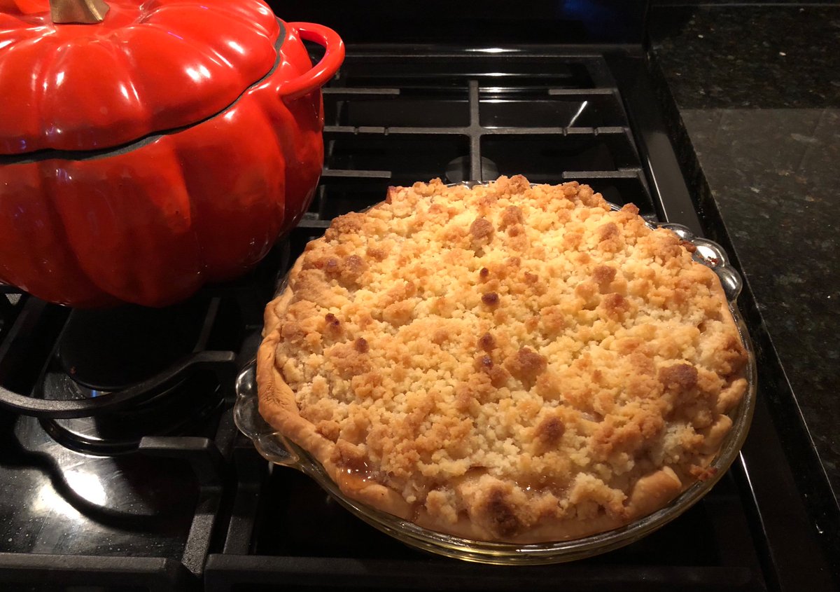 murphybrowns1's tweet photo. What would pair nice with an Apple Pie? https://t.co/2fFEuL4Rtx