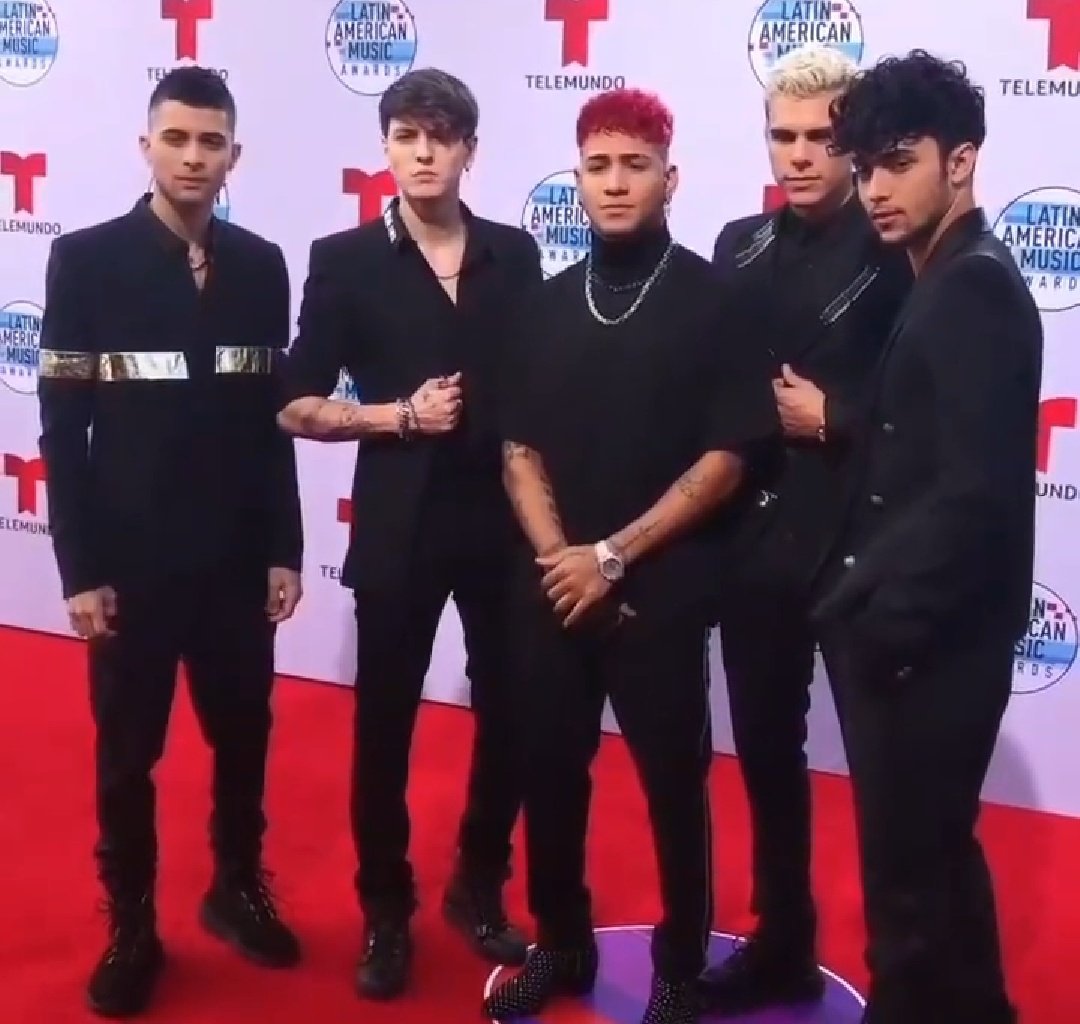 joelmichrus's tweet photo. Son tan lindos 
Lpm no puedo con ellos *_* 

#CNCOxLatinAMAS @CNCOmusic https://t.co/wcJ7U8vH9A
