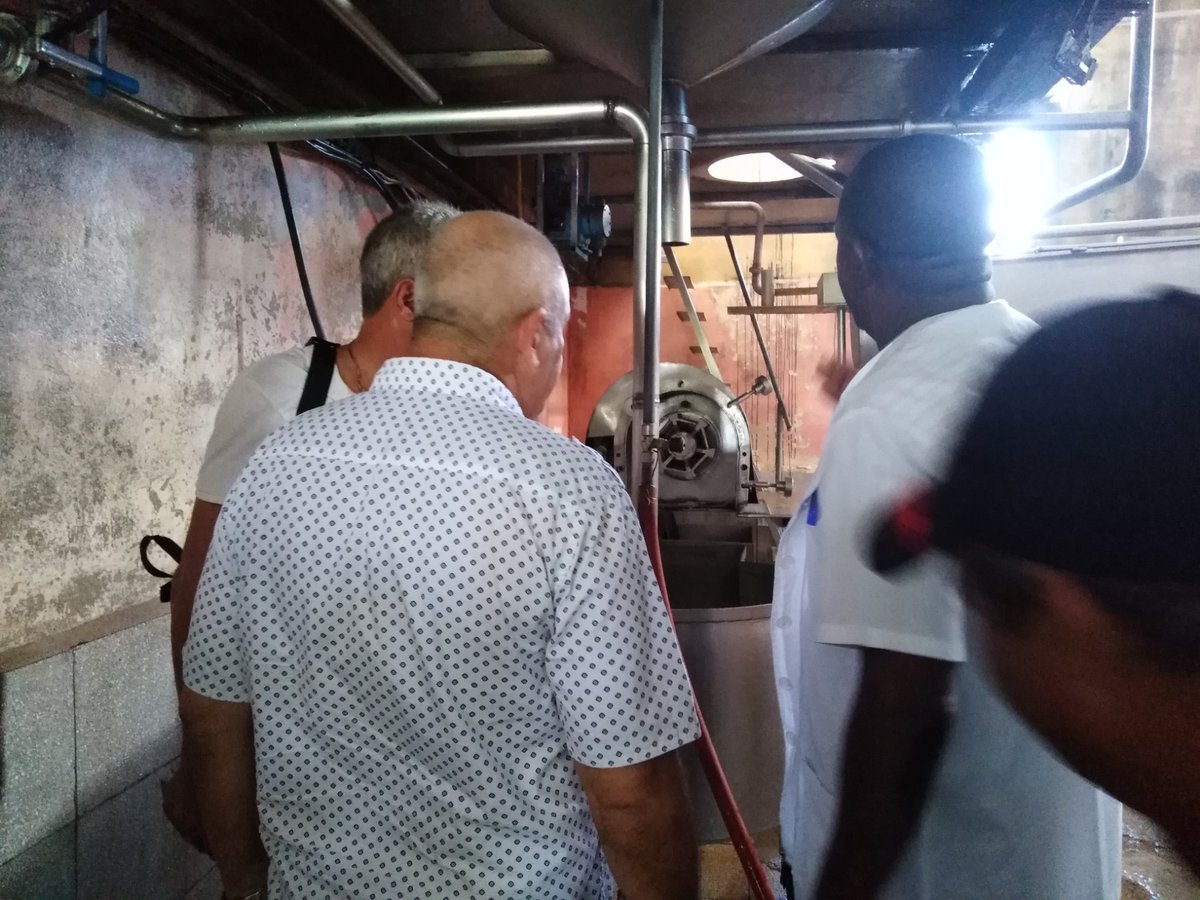 irisqr700927's tweet photo. Recorrido por la provincia Artemisa e intercambio con los trabajadores y cuadros de la industria alimentaria. https://t.co/illJ6obkuB