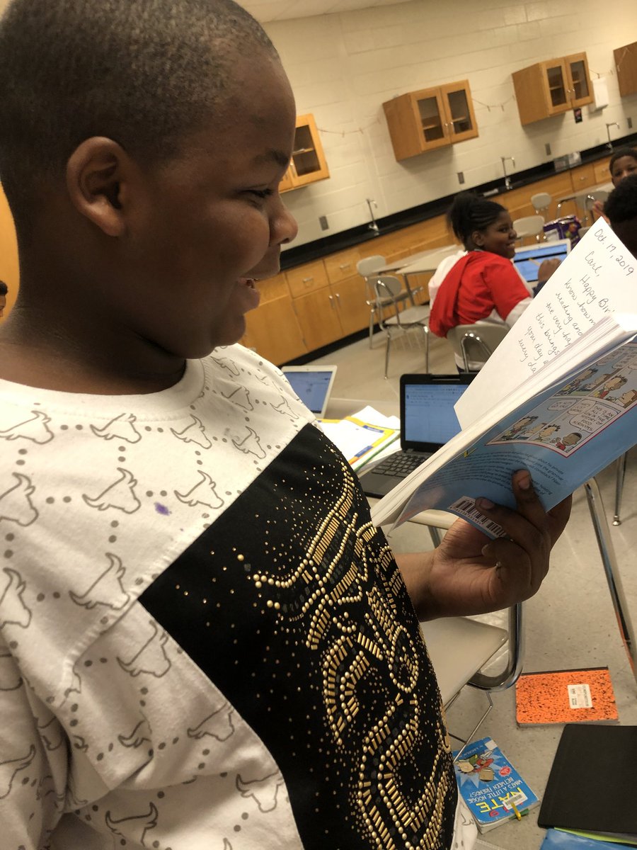 GSCSELA's tweet image. We ❤️❤️ Random Acts of Reading at @cowanroad1! The Media Specialist @JEvansMediaSpec surprises students with book gifts to encourage them to visit the library. Today 2 students received books &amp;amp; it happened to be their birthdays! 
#CRMS3D 
#randomactsofreading
#gscsela