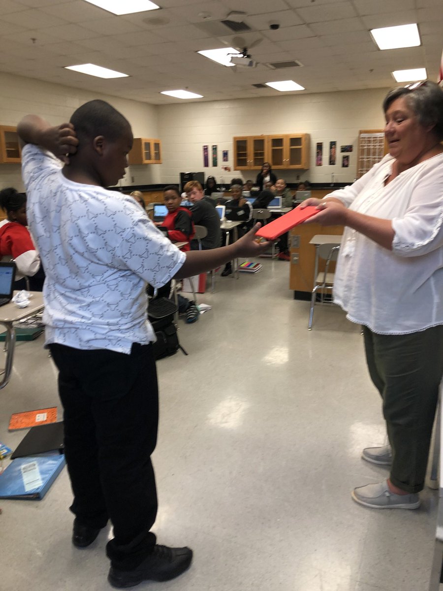 GSCSELA's tweet image. We ❤️❤️ Random Acts of Reading at @cowanroad1! The Media Specialist @JEvansMediaSpec surprises students with book gifts to encourage them to visit the library. Today 2 students received books &amp;amp; it happened to be their birthdays! 
#CRMS3D 
#randomactsofreading
#gscsela