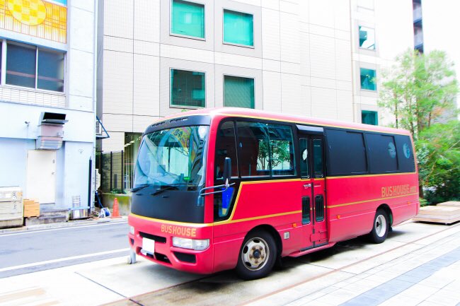 r_tooyama's tweet image. 【インバウンド関連で国内初の認定】

"BUSHOUSE"

マイクロバスを改造した、
「動くシェアリングスペース」

宿泊や女子会など様々なニーズに応え、 災害時などスポットで発生するニーズにも柔軟に対応

全国の遊休地を可動産で繋ぐ、新しい空間の活用方法

これは新しい。。😳✨

#DADA 
#bushouse