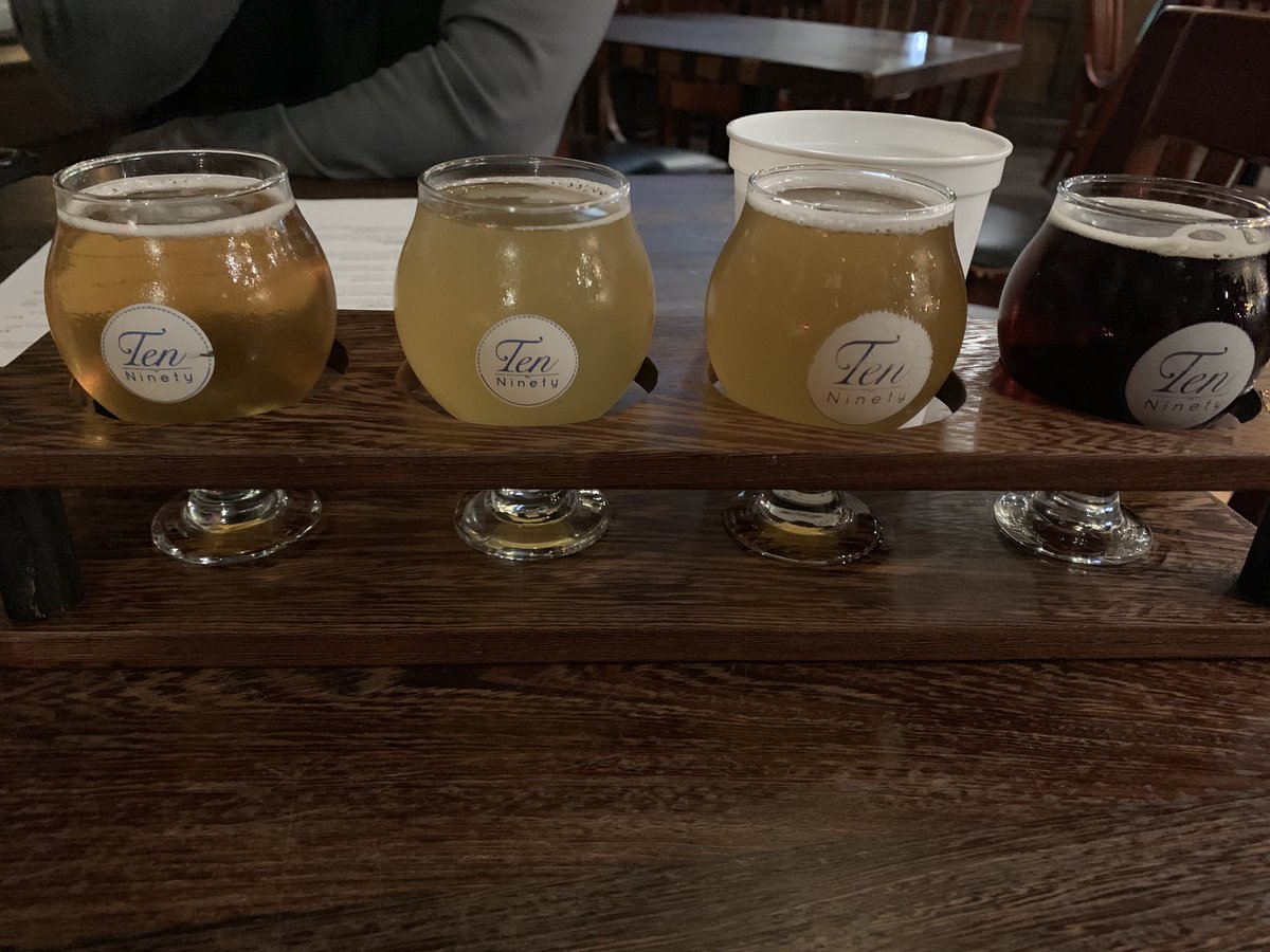 Here we go with #RoadBeers ahead of Ohio State at Northwestern. Great start at <a href="/Ten90Brewing/">Ten Ninety Brewing</a> so far.