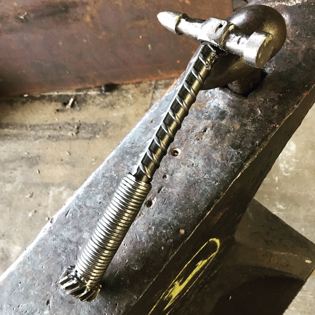 manoskypa's tweet image. #everytoolsahammer