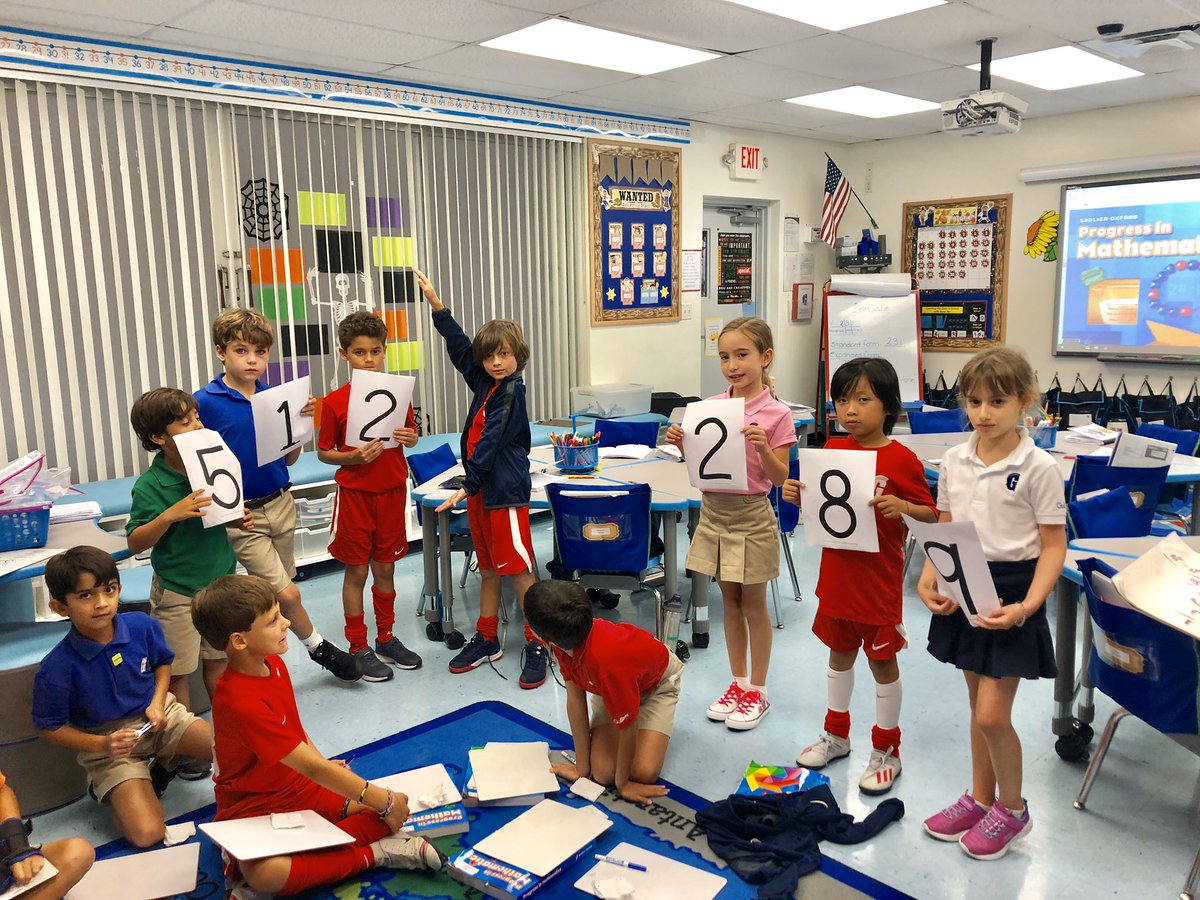 FatimaGinf's tweet photo. 2nd graders learn about comparing numbers up to 100. Interactive math fun!#gslearning https://t.co/2XCkLbiZjd