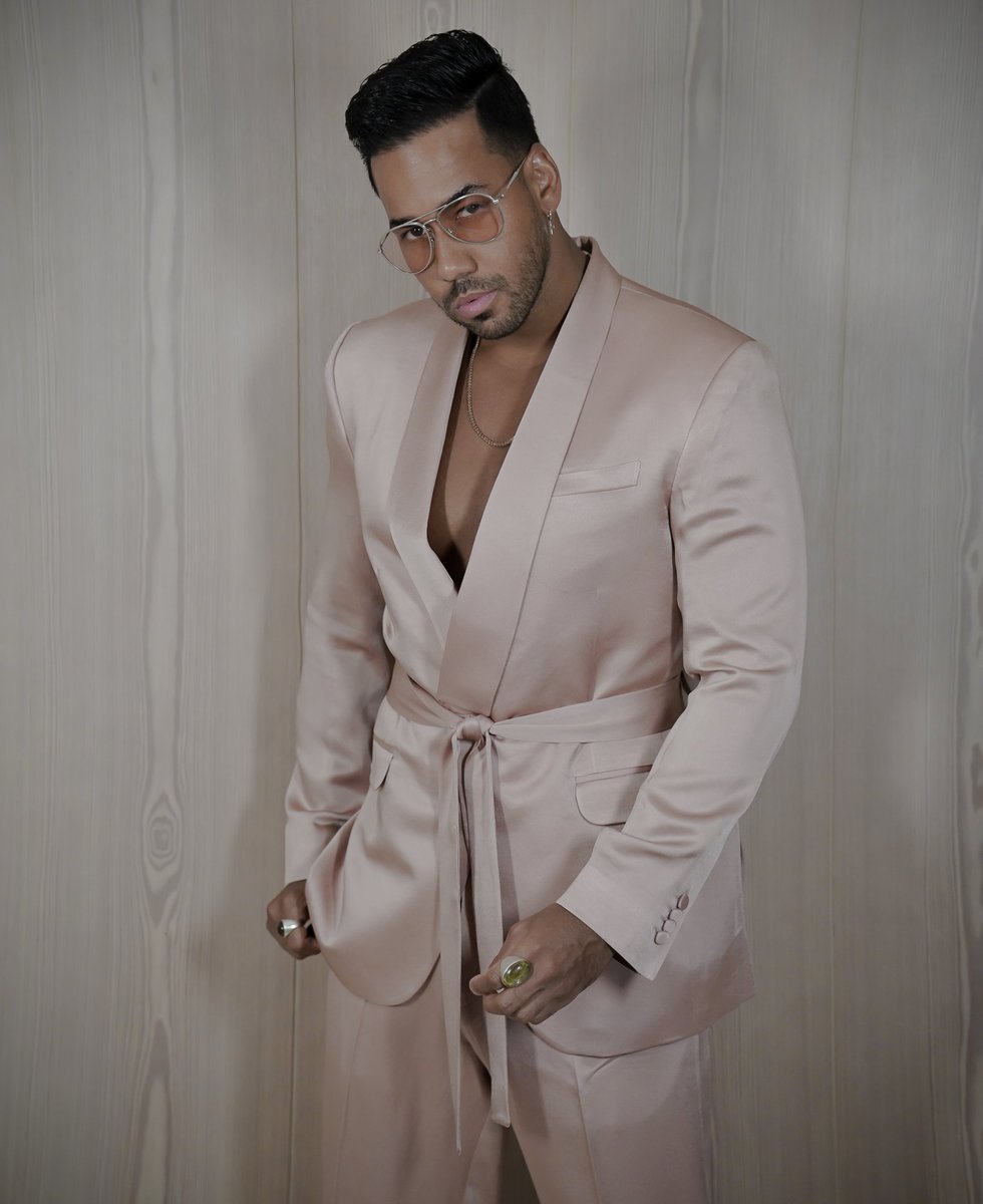 Confident men wear pink 😉 #latinamas