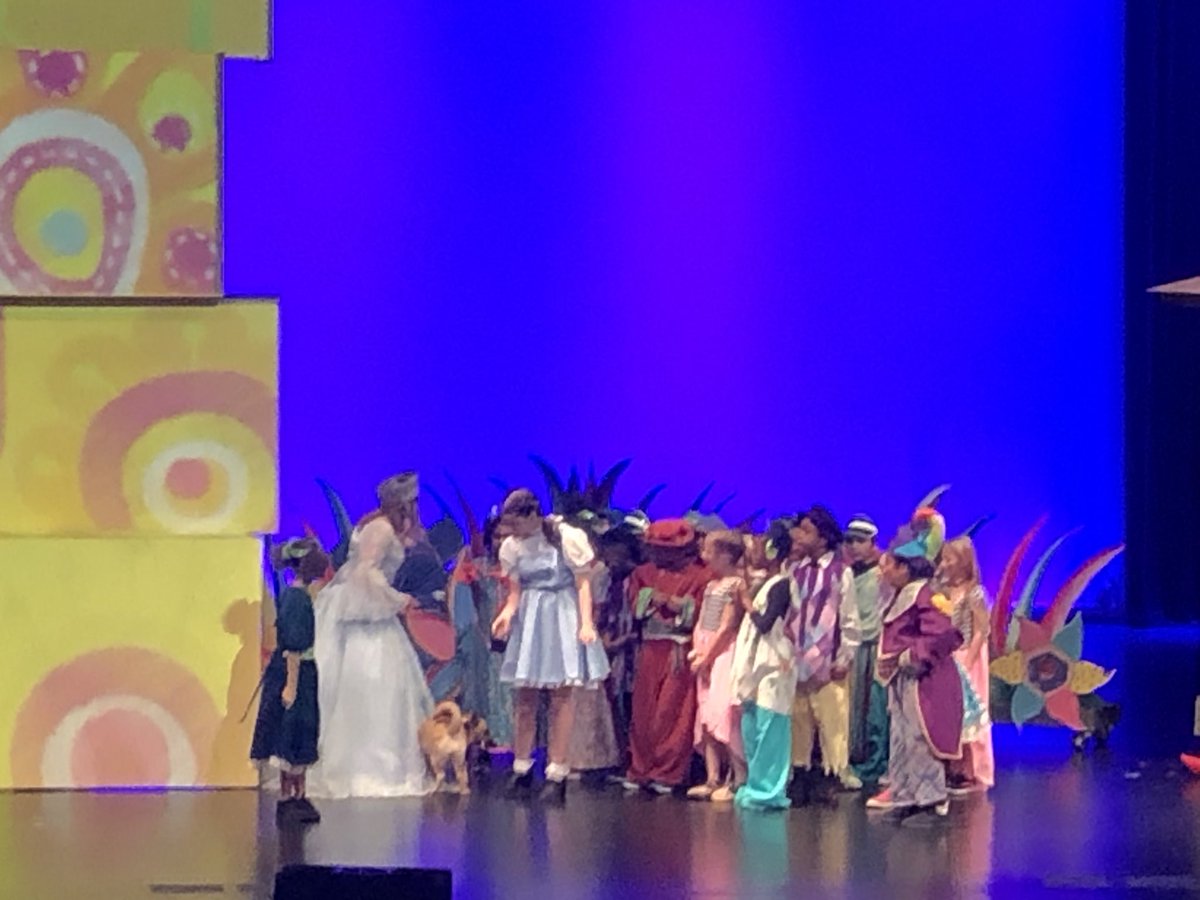 RSDlearning's tweet image. Ritenour High School’s opening night of the Wizard of Oz!  There’s no place like Ritenour, There’s no place like Ritenour, There’s no place like Ritenour......