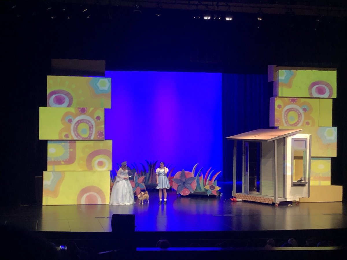 RSDlearning's tweet image. Ritenour High School’s opening night of the Wizard of Oz!  There’s no place like Ritenour, There’s no place like Ritenour, There’s no place like Ritenour......