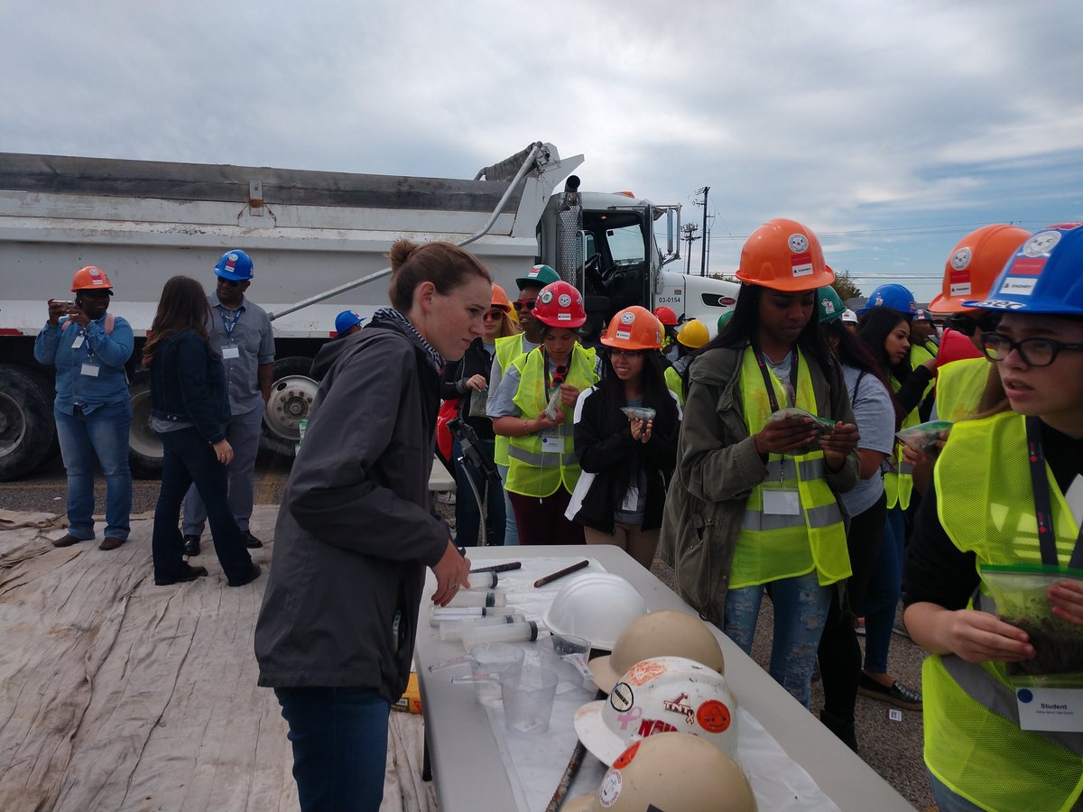 JLBurns1's tweet photo. Mixing cement #webuildhouston #wecan @BlansonCTEHS @AldineCTE @rwilliams0211 https://t.co/57cAlikEt8