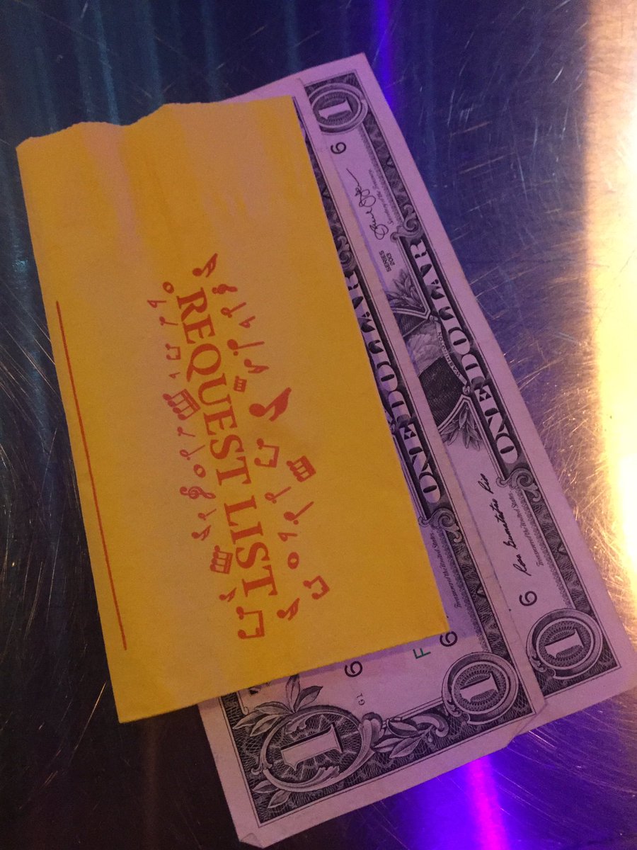 KathleenLBooth's tweet photo. .@karaswisher said the smartest marketers of the future should figure out a way to pay their audiences and not 2 hours later @MarketingProfs delivered #mpb2b #duelingpianos #wetakerequests #damngirl https://t.co/2gSsnrtA8f