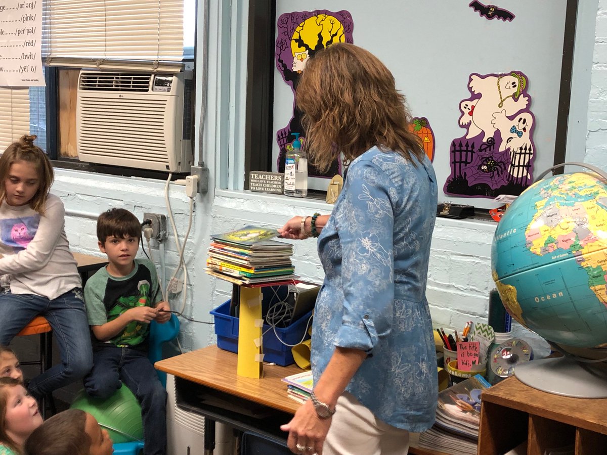 Gr2H2016's tweet photo. Mrs LeDuc testing to see how many books our cylinder columns will hold. Our St bracelet winners today for working hard &amp; taking turns. Working on beats in music. @PanaCUSD8 @KHahnenkamp #learningisfun https://t.co/2lqJAdQ6wo