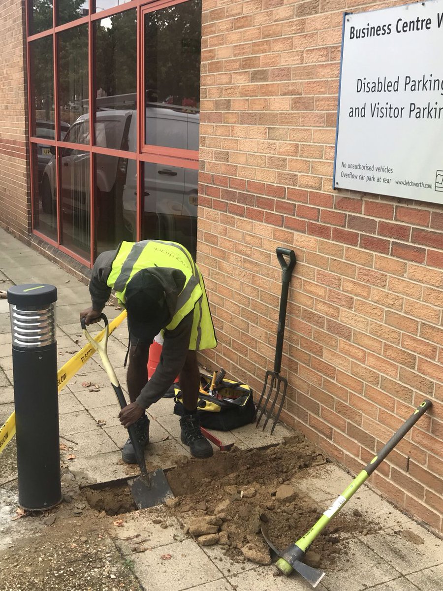 Good Morning, another client who was desperate to sort their outdoor lighting. Several electricians have attempted to repair these lighting bollards, due to damaged cables!⚡️😱 
#electrical #electricians
 #construction #electricianlife #lighting #electricalwork  #sparky