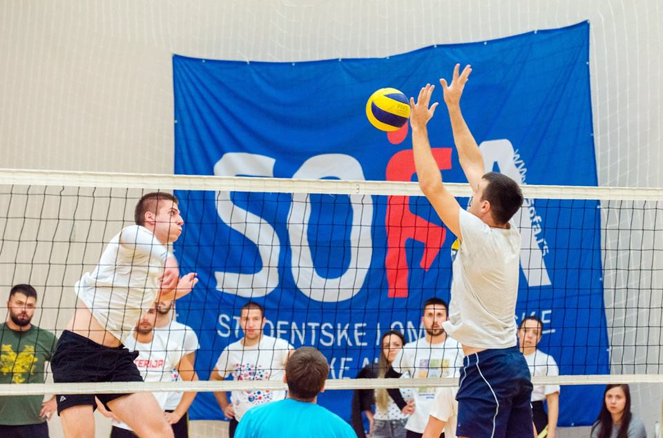 sofa_rs's tweet photo. Dragi SOFAni 😍
Uskoro se otvaraju prijave za turnir SOFA OPEN 2019 🎊
Ukoliko niste sigurni da li da se prijavite, na sledećim fotografijama sa prošlogodišnjeg turnira možete videti kakva je atmosfera bila 🙃
Nestrpljivo čekamo početak i vaše prijavee! 🔜🤩
#sofaopen2019 #sport https://t.co/lhkafEPK2P