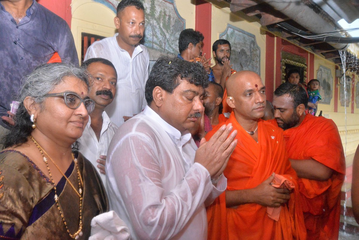 MBPatil's tweet photo. ಕಾವೇರಿ ತೀರ್ಥೋದ್ಭವದ ಈ ಶುಭ ಸಂದರ್ಭದಲ್ಲಿ ನಾಡಿನಾದ್ಯಂತ ಸದಾಕಾಲ ಸಮೃದ್ಧಿ ಇರಲಿ ಎಂದು ಆಶಿಸುವೆ.
Happy Kaveri Sankramana 🙏 
#TalakaveriTheerthodhbhava

Pics: 2017 https://t.co/qjdxTRUwMb