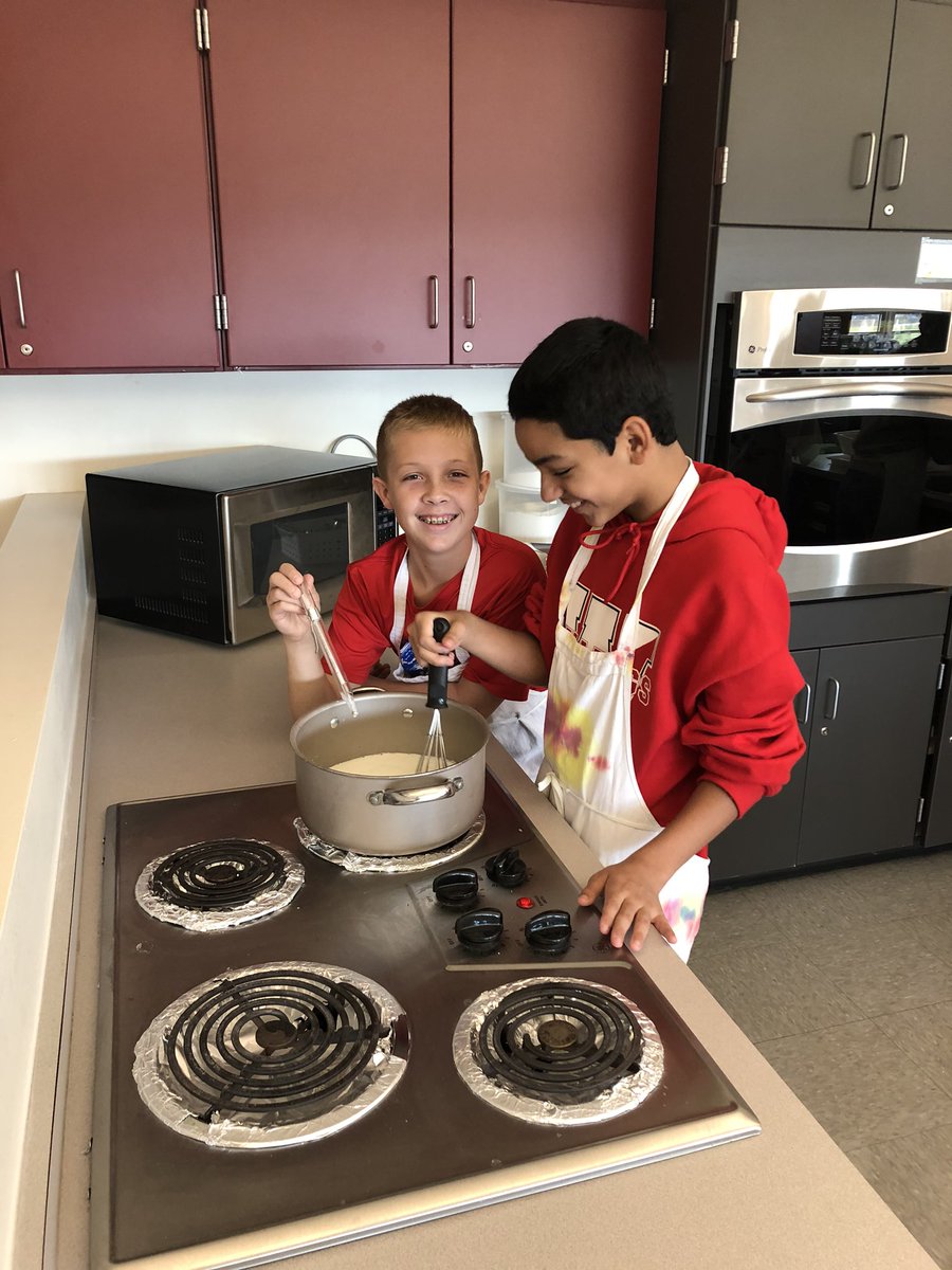 MrsHam_FCS's tweet photo. @WWestMS 8th grade students making ricotta cheese in our dairy unit. I see lasagna and ricotta cookies in their future! #cookingisscience #sayyestofcs @WilsonSchlDist https://t.co/HBJ4nBf6Mc