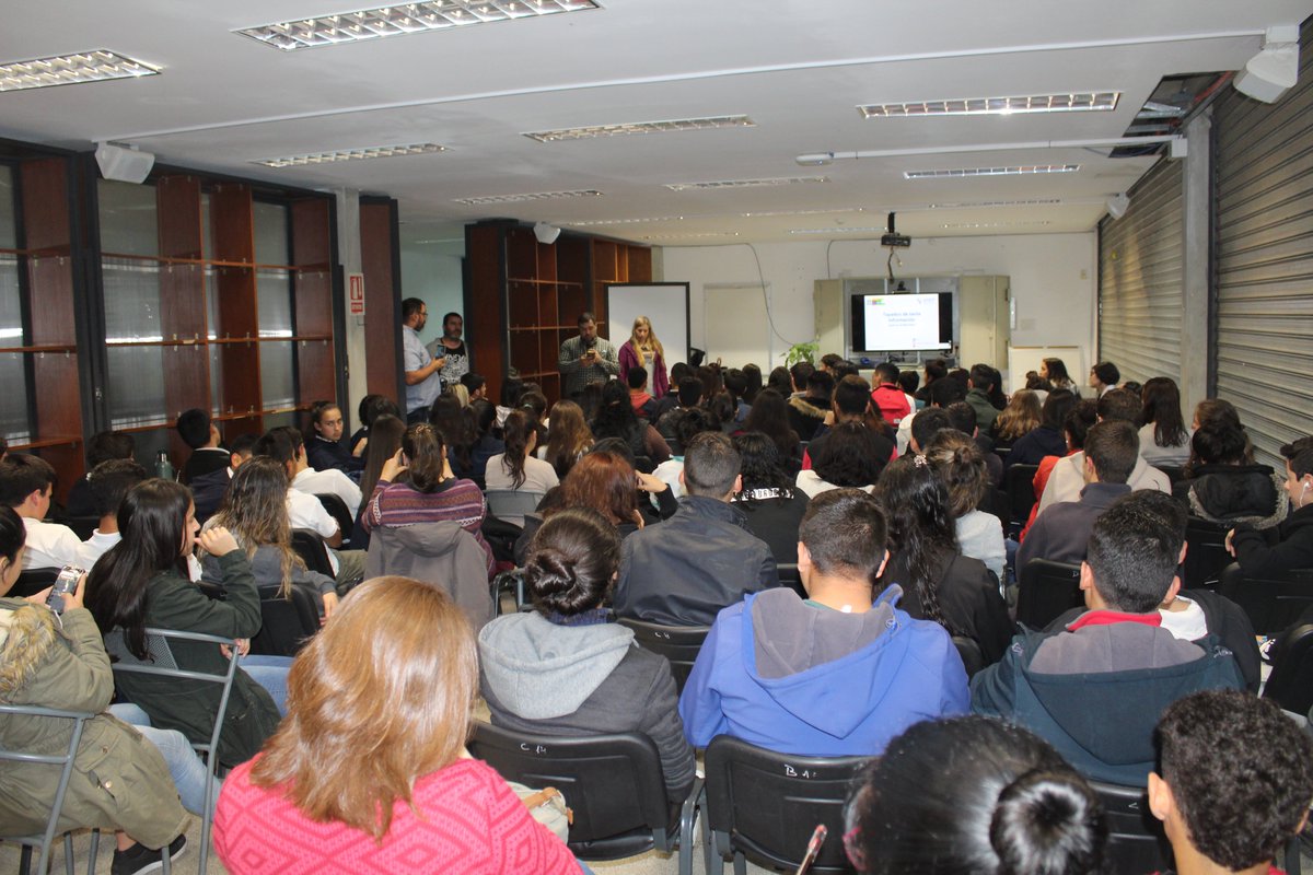 logobotUY's tweet photo. Y a pesar de la lluvia, una excelente jornada de la Semana de la Robótica y la Programación en Educación en Rivera! Y muchos talleres de alumnos para alumnos! @Gra_ @chachibray @ANEP_Uruguay https://t.co/BBZGtk86J2
