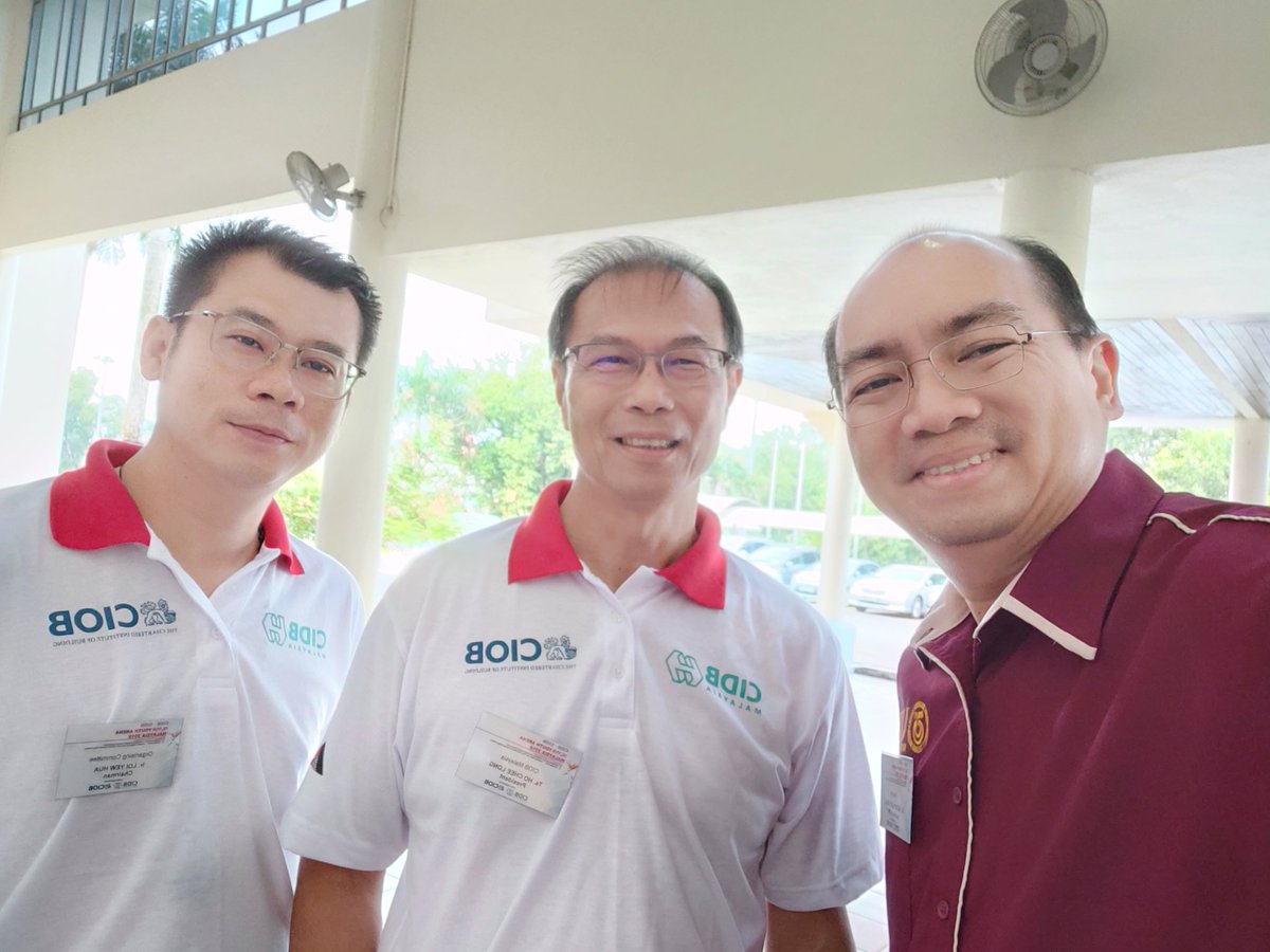 FajIsmail's tweet photo. Accompany FABU students @utm_my to @CIDBMALAYSIA - CIOB NOVUS Youth Arena Malaysia 2019

Get to meet President @theCIOB Malaysia &amp; his team.

#DNAUTM https://t.co/5VeAUQ1DDr https://t.co/gebCsKSODv