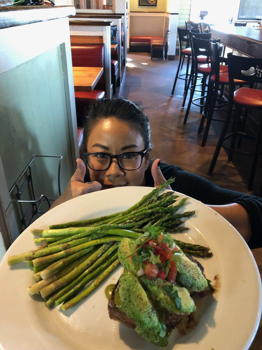 ScoutChitavong's tweet photo. #avonicetomeatya!! Paused to take a selfie...with some food perfection @Mike_Brown51 @fisher_jeanine https://t.co/pVcr48QFa3