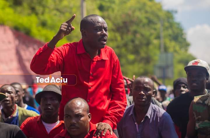 MeFernando96's tweet photo. Kounya moun yo pa sèlman mande prezidan ale
Yo mande chanje sistèm, jistis sosyal pou tout moun #LetaDesalin nan, emèjans nouvèl klas ekonomik, leta souveren.
#Diskou an ap fè chimenl #JISKOBOU nou prale https://t.co/qoJ6GpE4XU