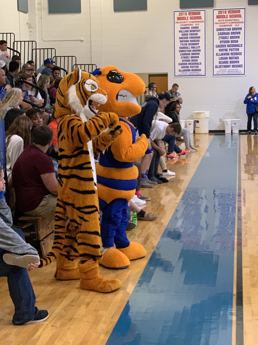 Your Jackets showing up tonight to support their cross town brethren as Chipley takes on Freeport for the volleyball district championship!! #LetsGoChipley