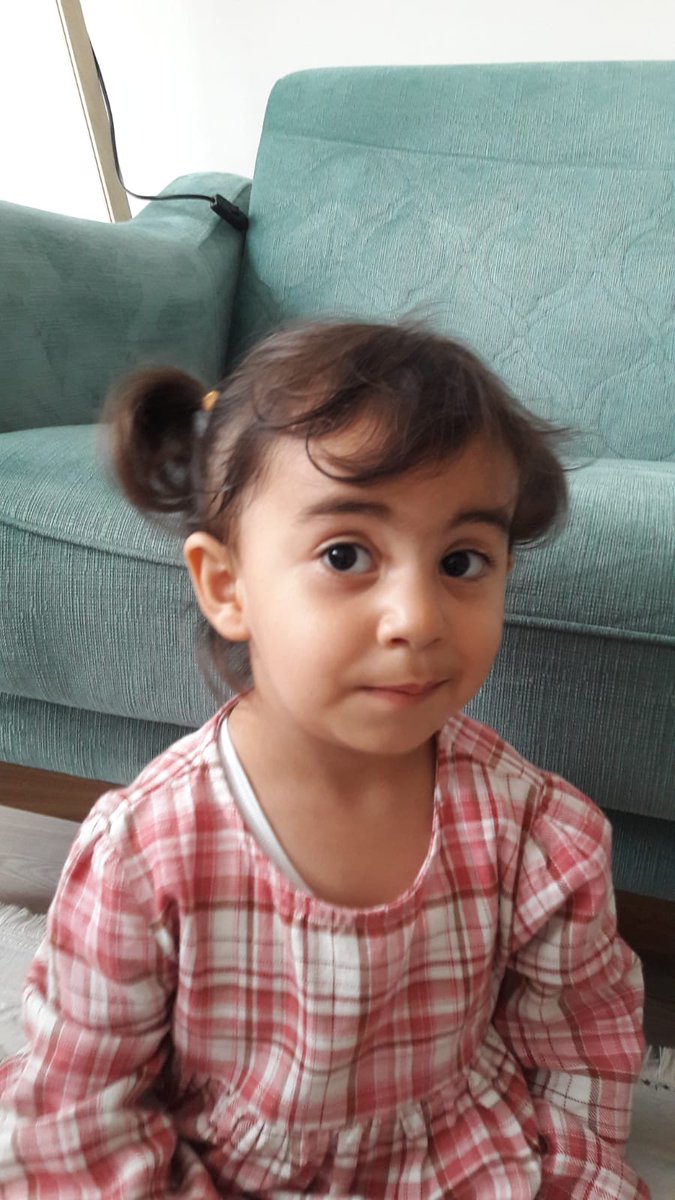 gergerliogluof's tweet image. Anne, baba tutukluluk nesli mahvediyor.!

Ayşe betül 3 yaşında babasını hiç görmedi

Elif sevde 7 yaşında babasından dolayı psikolojik destek alıyor 8 aydır

Mesut Bukan baba 3 yıldır çankırı cezaevinde 8.9 ay hüküm giydi

Şimdi de anne  Zehra bukan tutuklandı
Ikisi de ogretmen