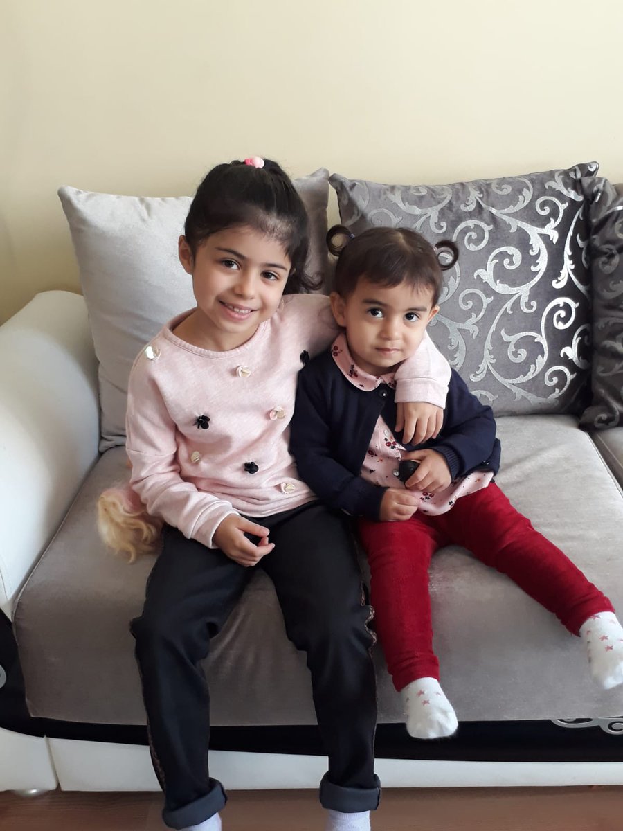 gergerliogluof's tweet image. Anne, baba tutukluluk nesli mahvediyor.!

Ayşe betül 3 yaşında babasını hiç görmedi

Elif sevde 7 yaşında babasından dolayı psikolojik destek alıyor 8 aydır

Mesut Bukan baba 3 yıldır çankırı cezaevinde 8.9 ay hüküm giydi

Şimdi de anne  Zehra bukan tutuklandı
Ikisi de ogretmen