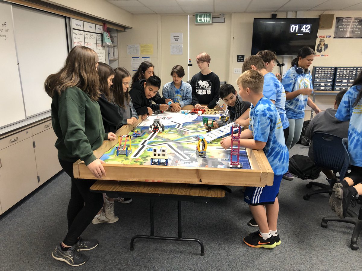 potterrobotics's tweet image. With just 12 days till our qualifying tournament there is a lot of collaboration going on with Team Potter. #fuesd #BeBrave #WeBuild @PotterJHS
