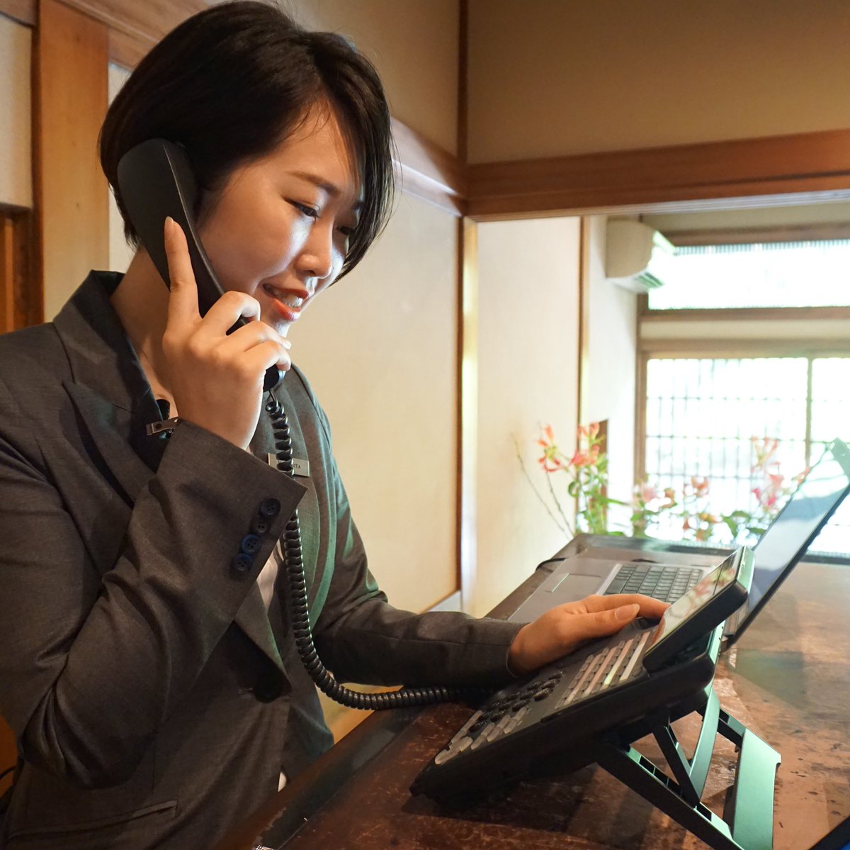 TSI_HR's tweet photo. 【real staff voice  vol.6】
『入社して嬉しかったこと』
「新たな自分に出会い可能性が広がったこと」
TSIは自分の成長に合わせて
挑戦できる場がある。
今はレセプショニストとして、
声だけでお客様との距離を縮め
ることが楽しい。
今後も自分の可能性を広げていきたいと思います。
***
Reception https://t.co/APTt1RPe3a