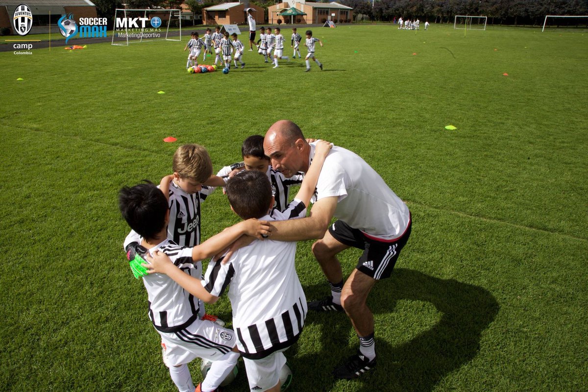jacademycol's tweet photo. #TBT de nuestro Juventus Camp Bogotá 2016 en el que nuestros bianconeros vivieron una gran semana de entrenamiento bajo la metodología #JuventusWay en el Colegio San Viator en el mes de Junio.⚽️

¡Después de 3 años seguimos dejando huella con nuestro proyecto deportivo! 🏴🏳️ https://t.co/BhYaC63ZJ4