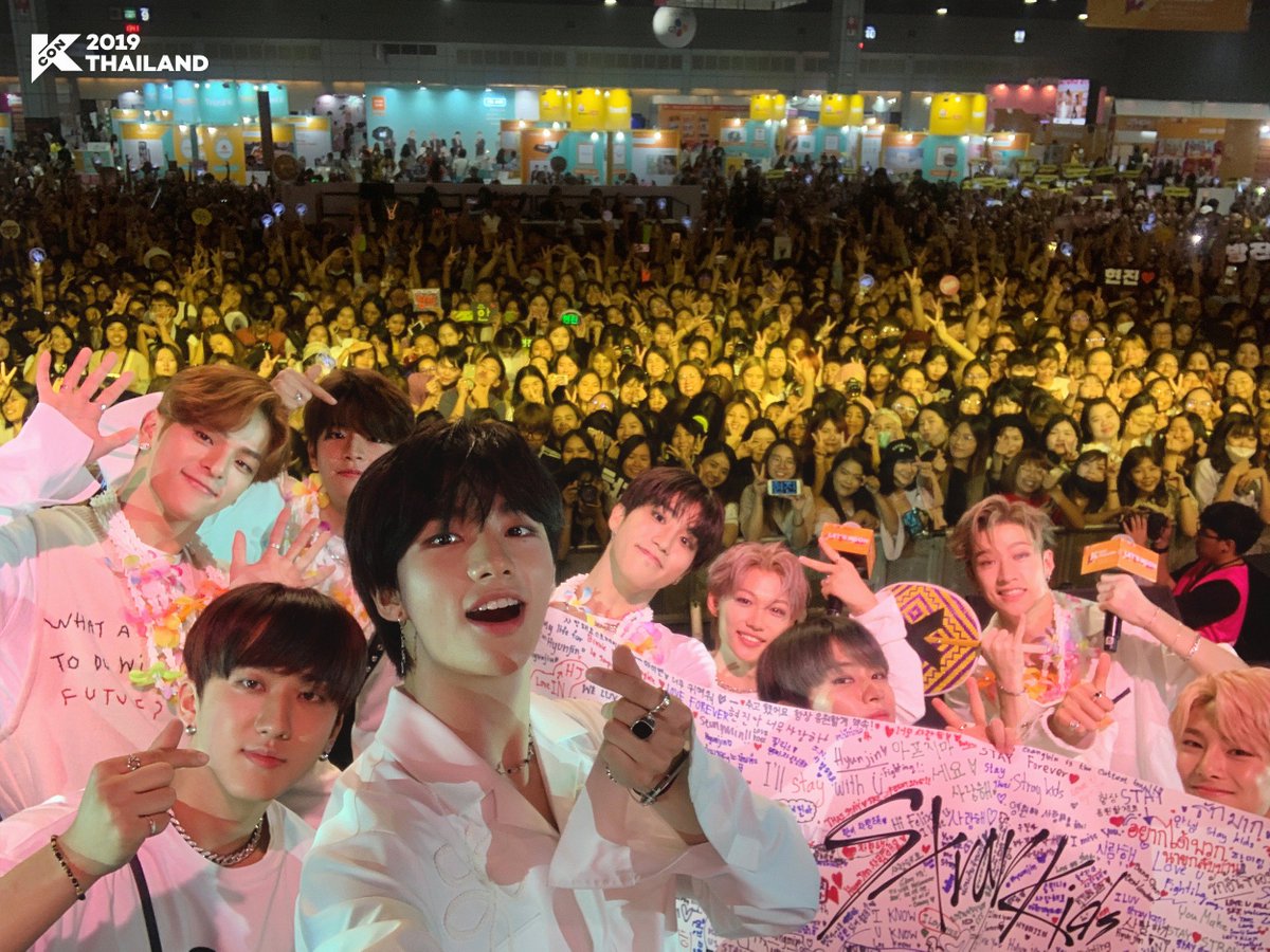 KCONThailand's tweet photo. [#KCON2019THAILAND]
#STARLiveTalk กับ #StrayKids กลายเป็นความทรงจำไปแล้ว!
ได้อยู่กับ #STAY มีความสุขมากครับ~

#StrayKids_KCON @Stray_Kids #KCON19TH #KCON_Convention #LETSKCON https://t.co/KWCP1dPSxR