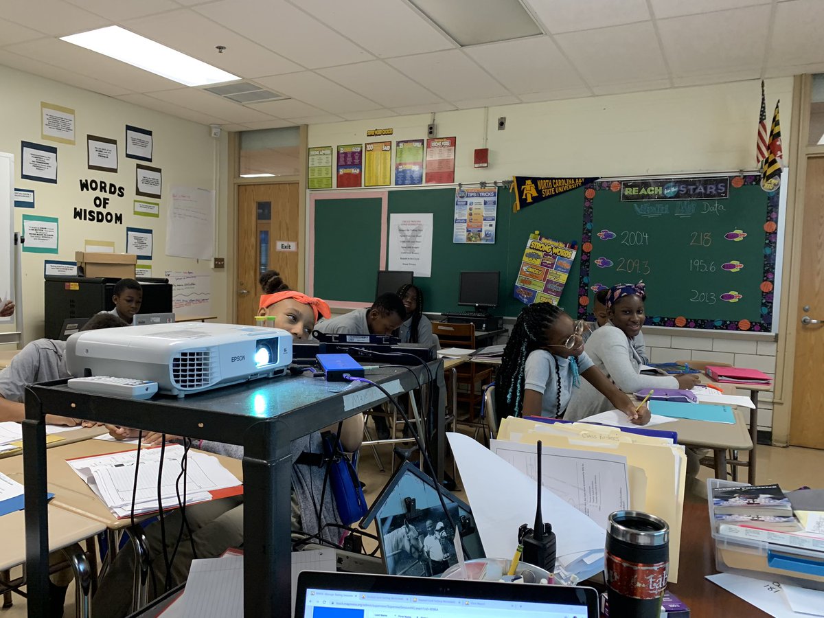 MayeTiffanie's tweet photo. I was showing my students how to annotate using the NCULR strategy. Turned the summary on the side in the margin... Looked up and this happened. @WoodlawnMS #ELA https://t.co/jkTcDwbYFk