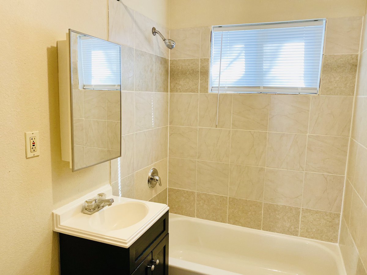 TheEricEstrada's tweet photo. 🏠JUST LISTED🏠 this very cute 2 bedroom 🛏, 1 bathroom 🛁 home in Pueblo! Tons of showings already, great investment property. See if before it is gone!
Call our team doe details! 719.722.0009
#theEGgroup #pueblo #colorado #realestate #forsale #listwithEG #justlisted https://t.co/FXy0ScpC4y