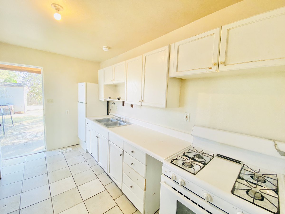 TheEricEstrada's tweet photo. 🏠JUST LISTED🏠 this very cute 2 bedroom 🛏, 1 bathroom 🛁 home in Pueblo! Tons of showings already, great investment property. See if before it is gone!
Call our team doe details! 719.722.0009
#theEGgroup #pueblo #colorado #realestate #forsale #listwithEG #justlisted https://t.co/FXy0ScpC4y