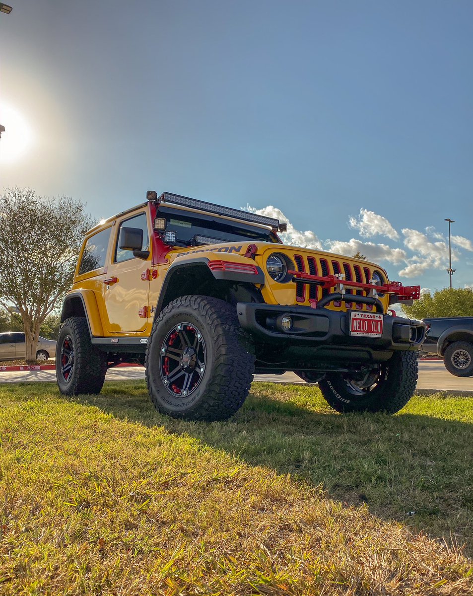 Bad ass Yellow Jeep 
#jeepwrangler #jeep #yellow #custom #customjeep #texas #customcar #adventure #photooftheday #jeepphotography #adobelightroom
