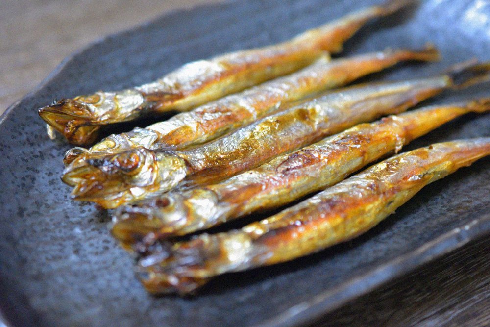 暦生活 こよみせいかつ 柳葉魚 ししゃも 旬の食べもの 10月の産卵期に旬を迎えるししゃも 漢字では 柳葉魚 と書きますが それは柳の葉がししゃもになったという アイヌの伝説からきているそうです 暦生活 T Co I1gor5lhlj 暦生活